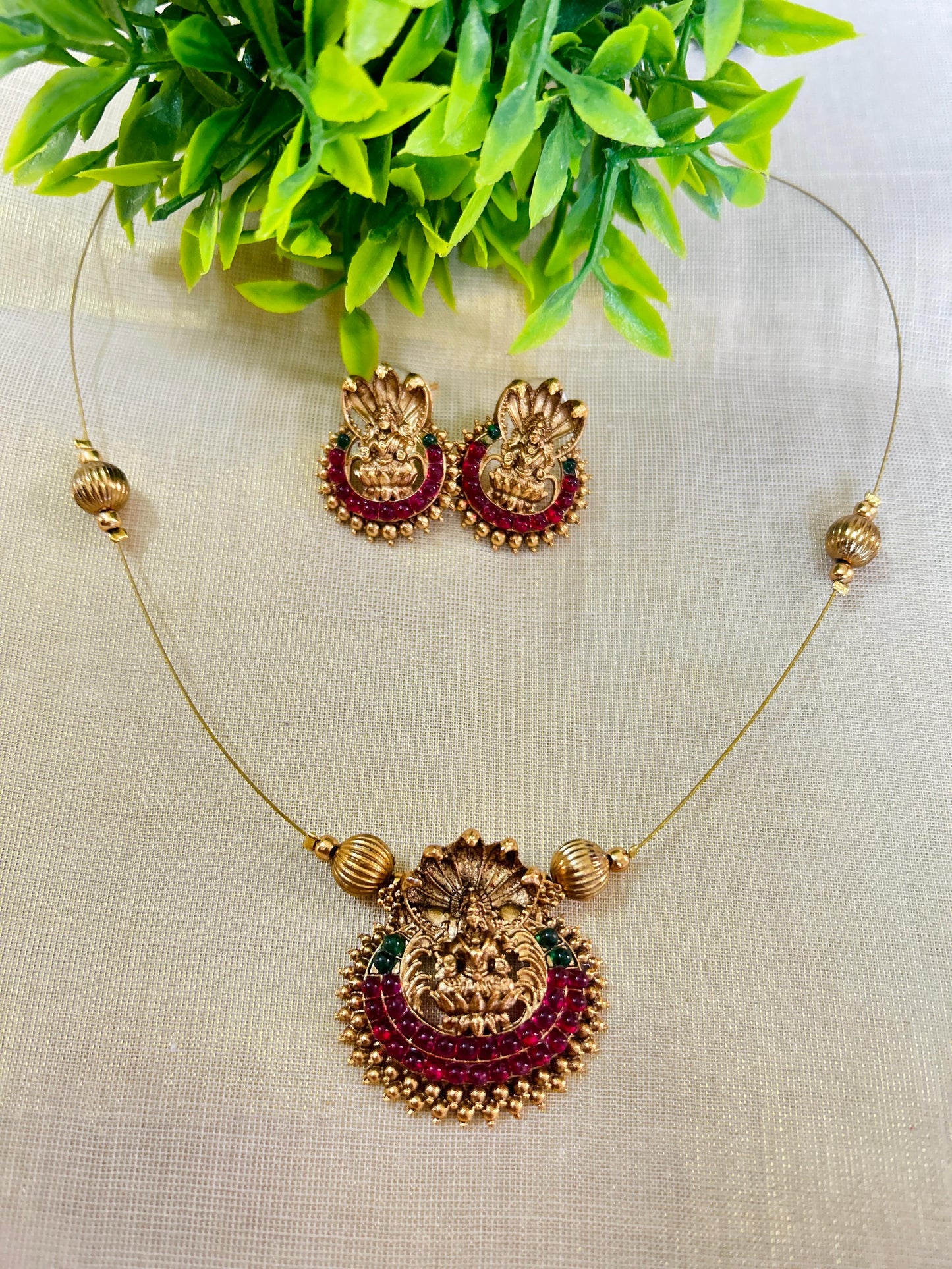 Red and Green Devi necklace with earrings