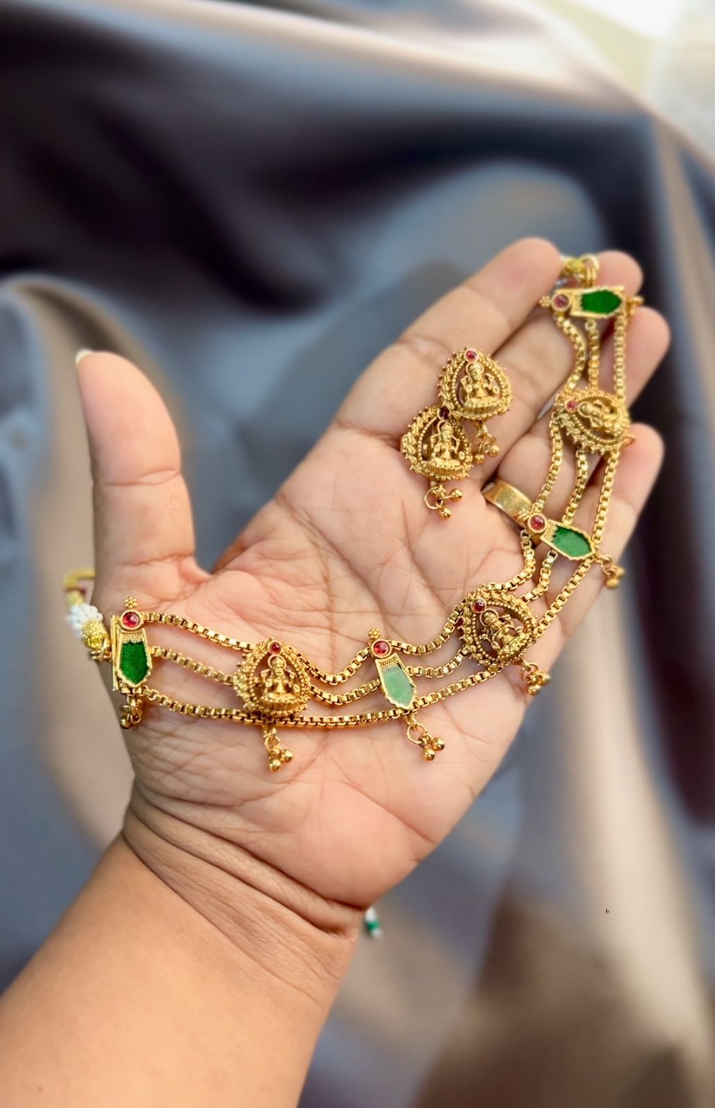 Palakka chocker with studs