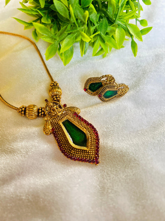 Green palakka pendant  chain with studs